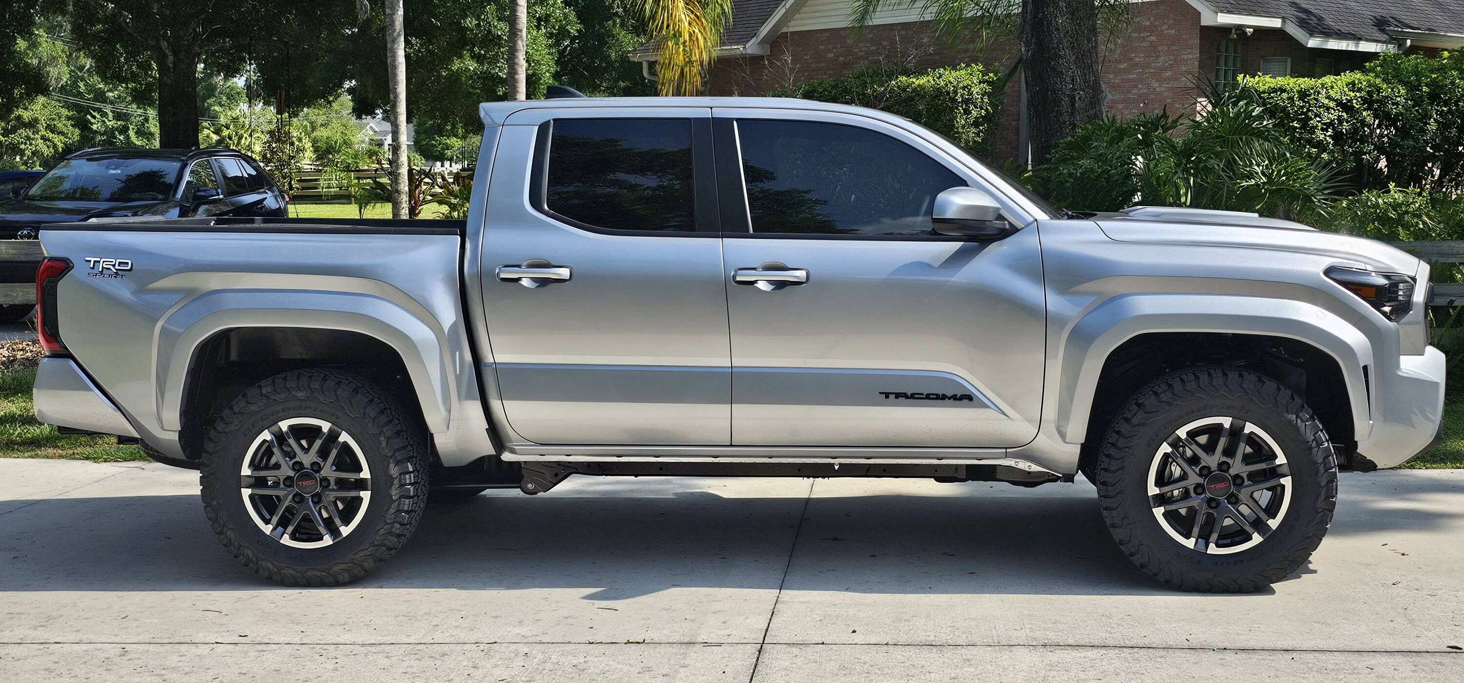 2024 Tacoma CELESTIAL SILVER METALLIC 2024 Tacoma Thread (4th Gen) 1000018582