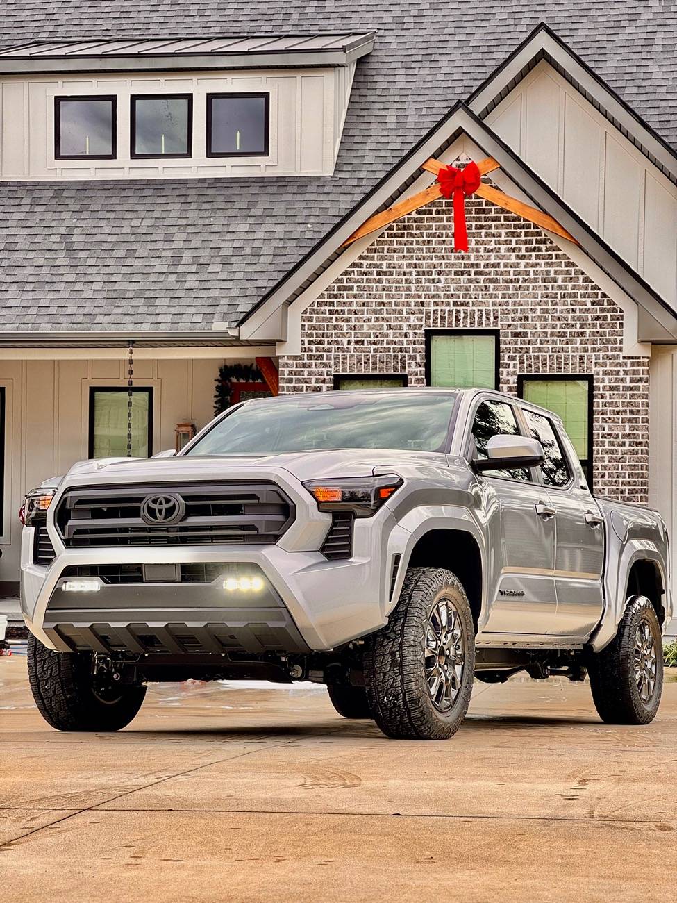 2024 Tacoma 2024 Toyota Tacoma sr5 what are y’all’s thought on this. these oem rims seem to be extremely rare. let me know what yall think how it looks 1734548366500-pz