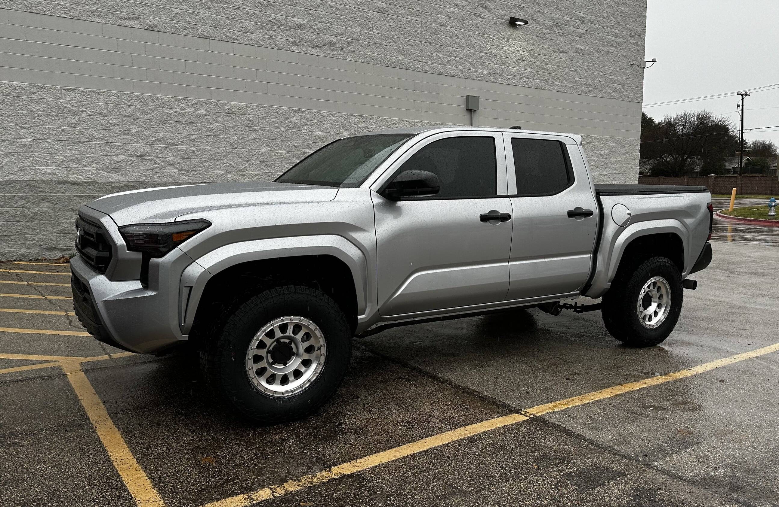 2024 Tacoma CELESTIAL SILVER METALLIC 2024 Tacoma Thread (4th Gen) 2024 Tacoma on 33's, Falken Wildpeak AT4W 285:70 Tires, 17%22 Wheels (Method 315). Cutting : t