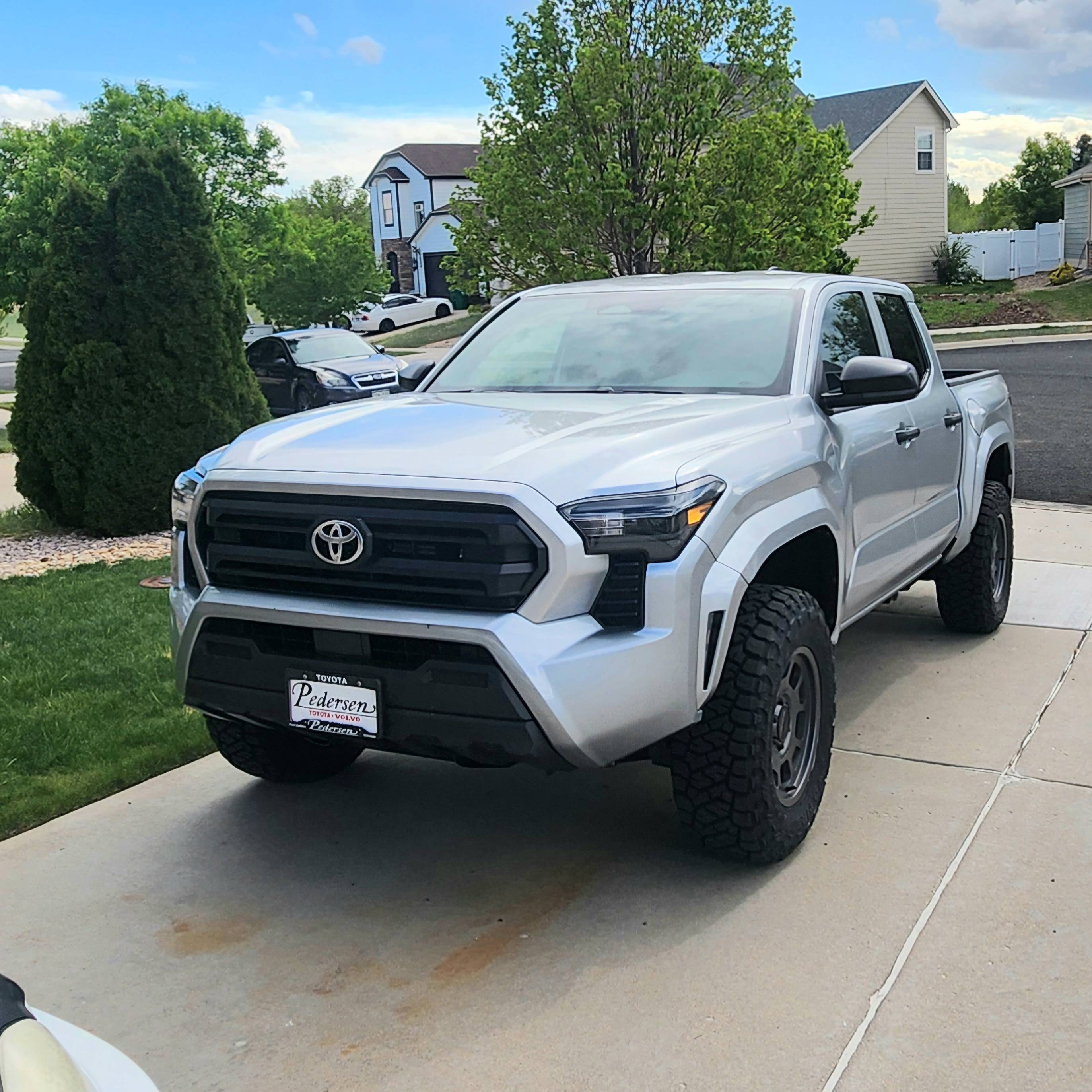 2024 Tacoma 275/70r17  Toyo Trail RT Tires + Method MR705 +35mm Wheels 20240515_160907