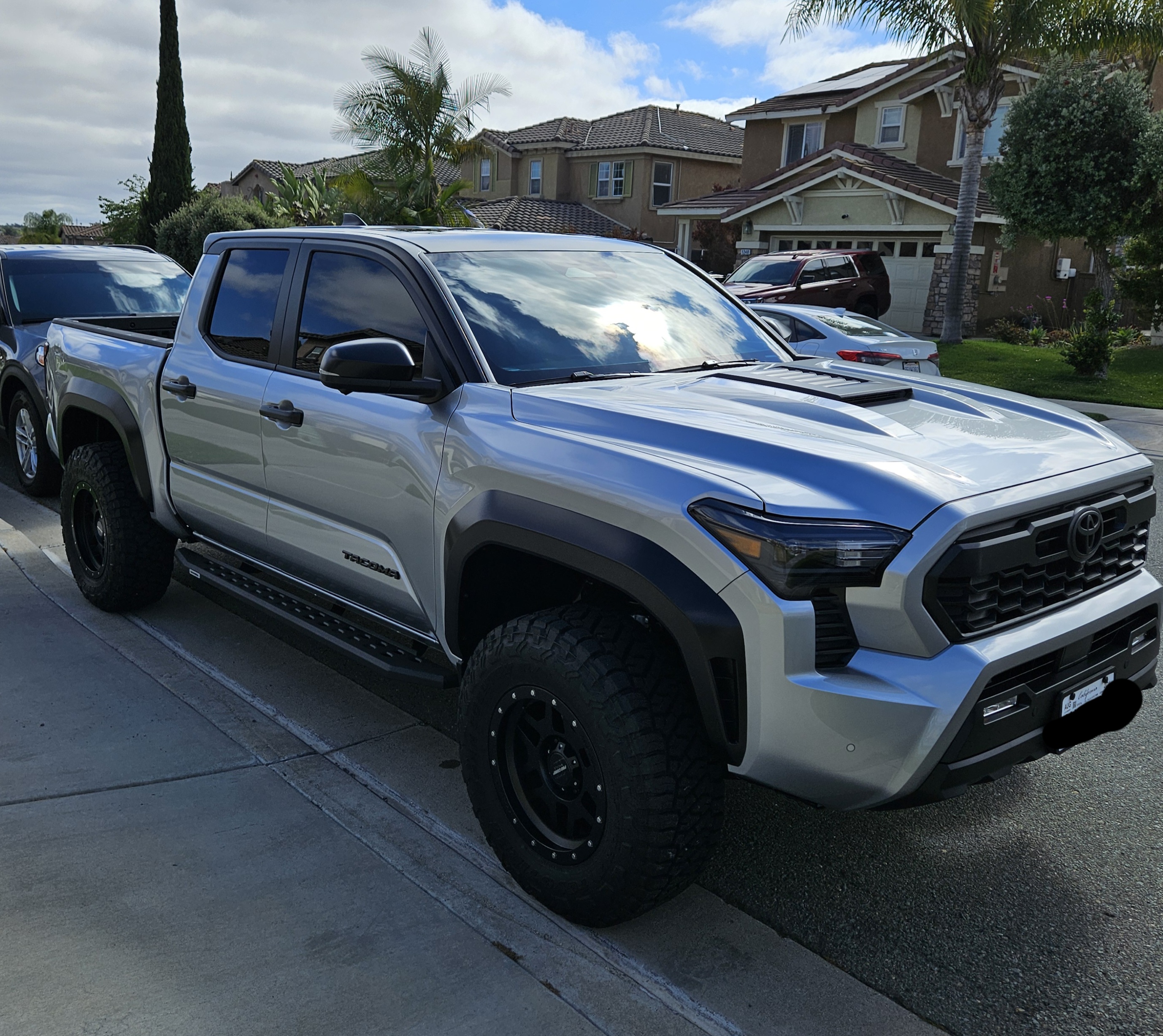 2024 Tacoma 2024 TRD Sport Silver with TRD Pro style Satin Black Wrap on Roof, Pillars, Mirror, Fender Flares 20240525_160113