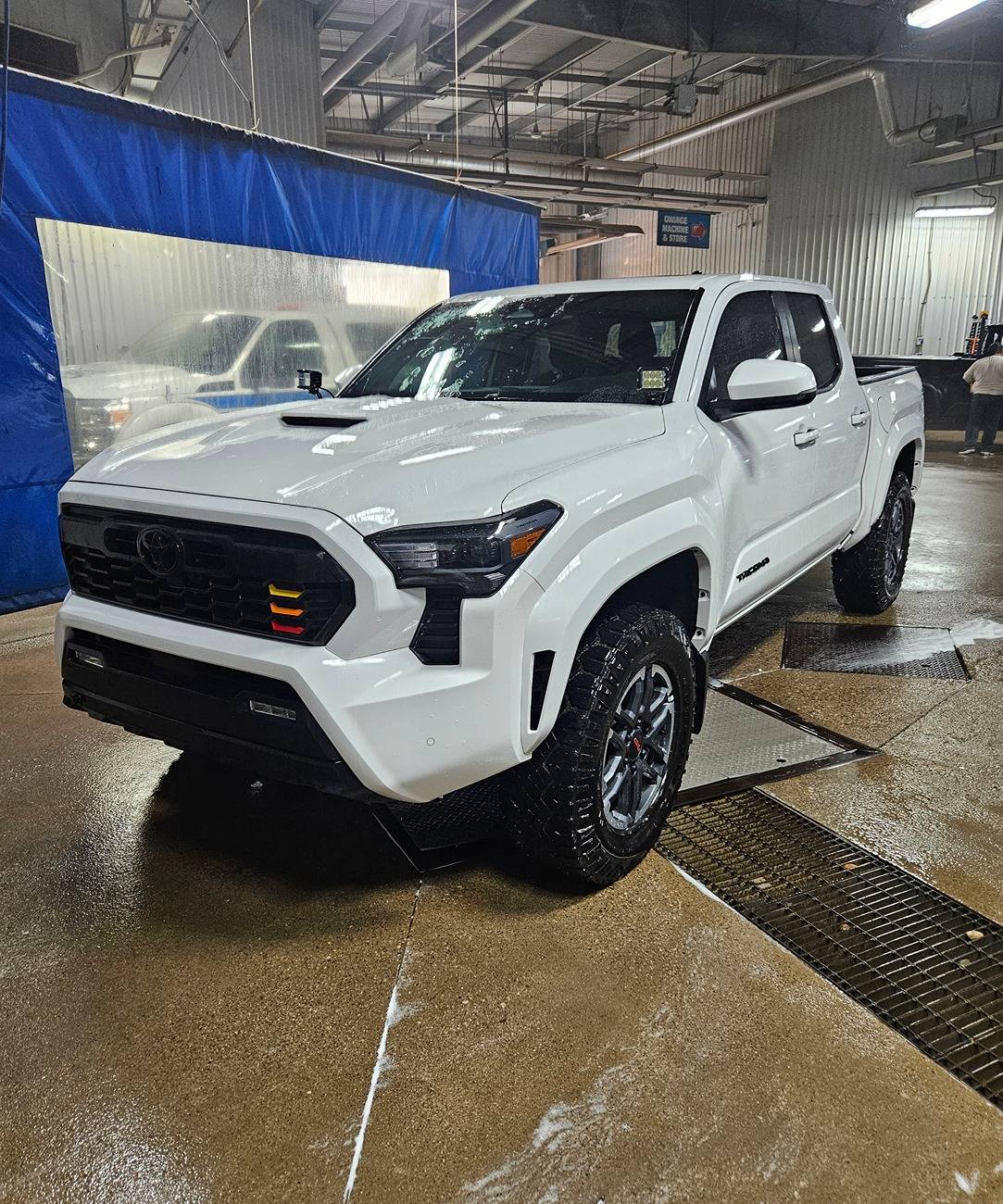 2024 Tacoma 275/70/R18 tires on stock wheels? 20240708_191028