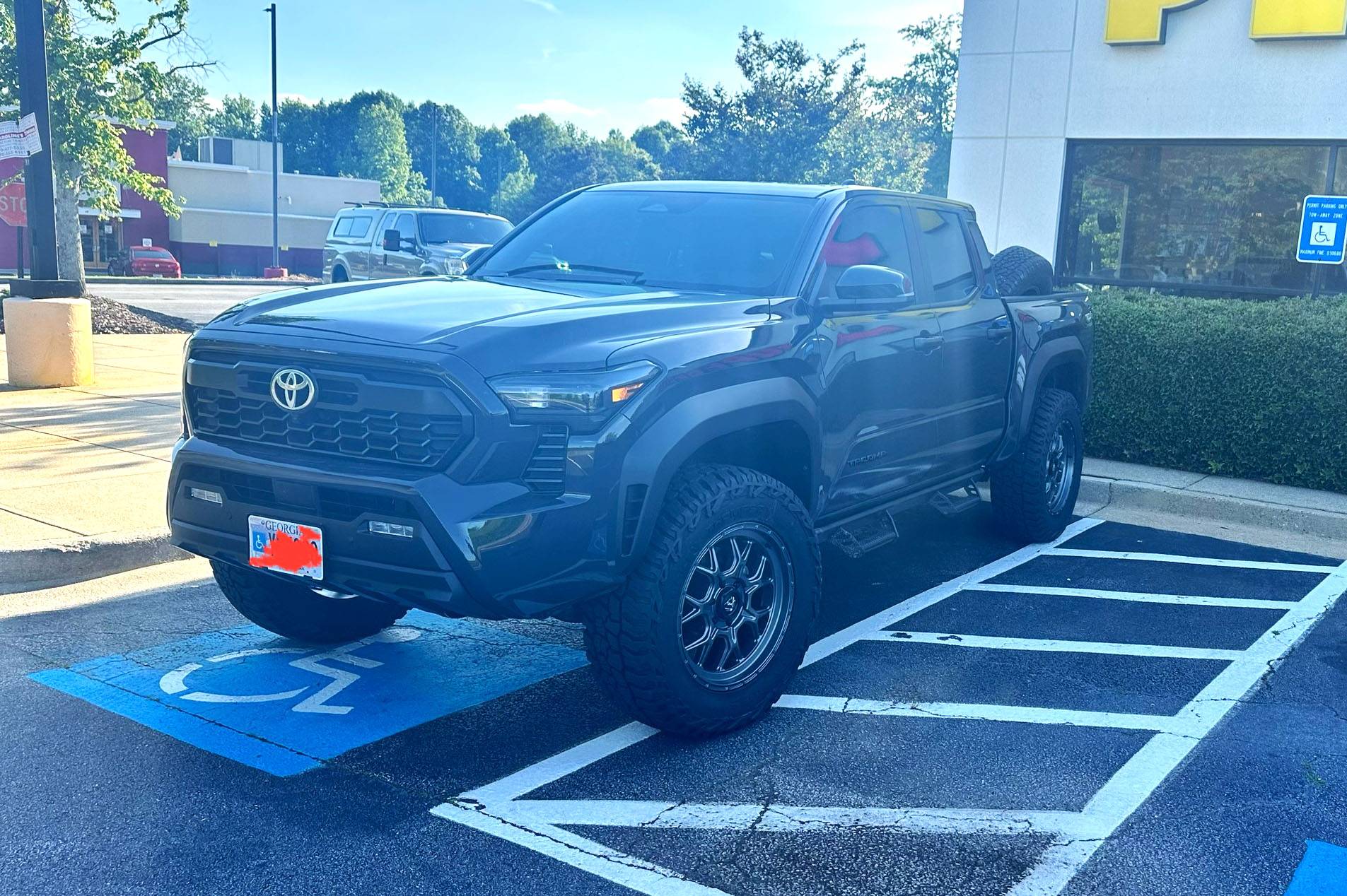 285:65R20 Mickey Thompson Baja Boss A:T, 20x9” Fuel Tech (Anthracite) +25 offset, Westcott 2.5...jpg