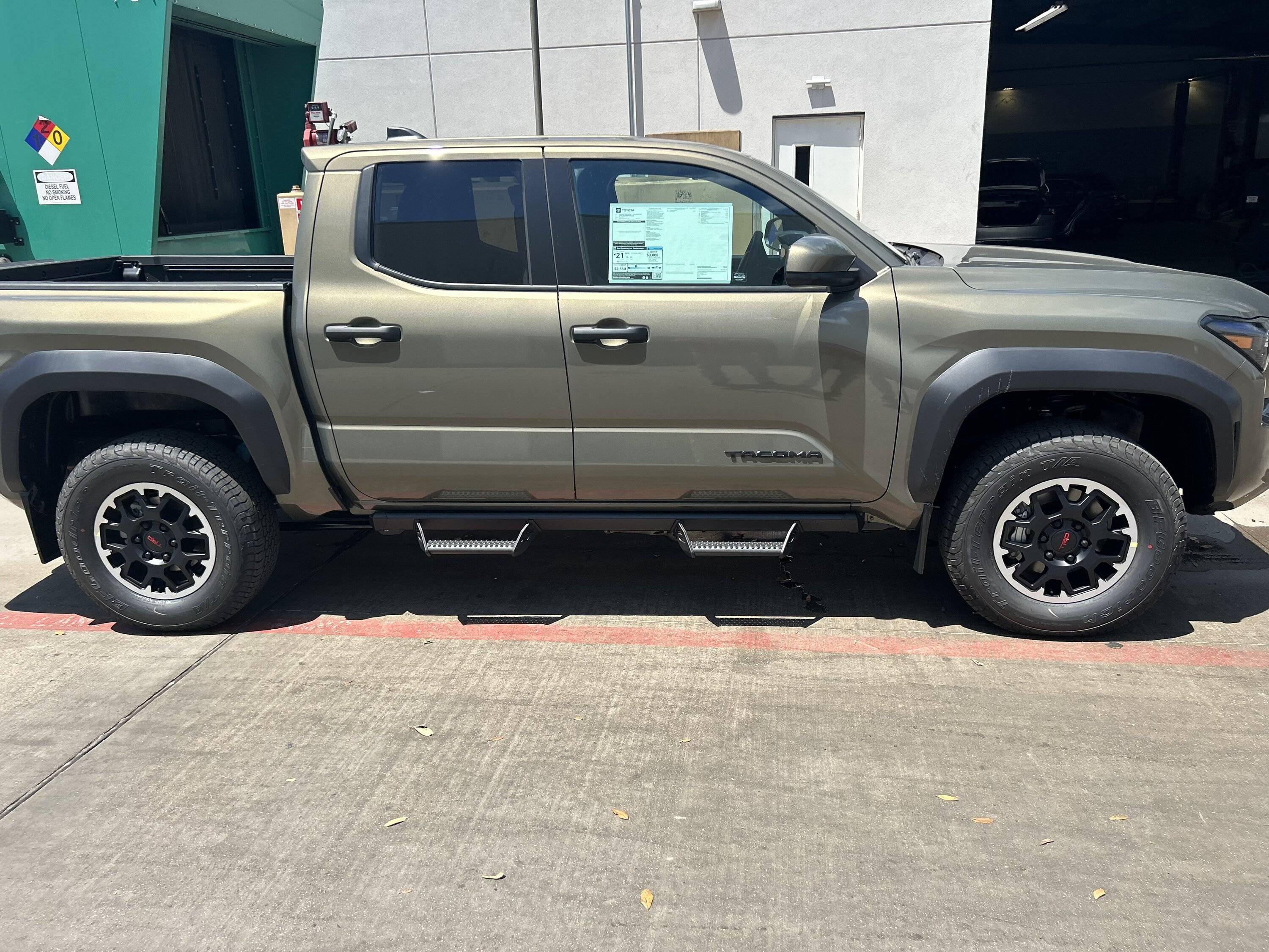 2024 Tacoma Bronze Oxide TRD Off Road Base finally here! 73749397230__1BC73BAB-5DD4-4A17-BC99-D1DE071FF605