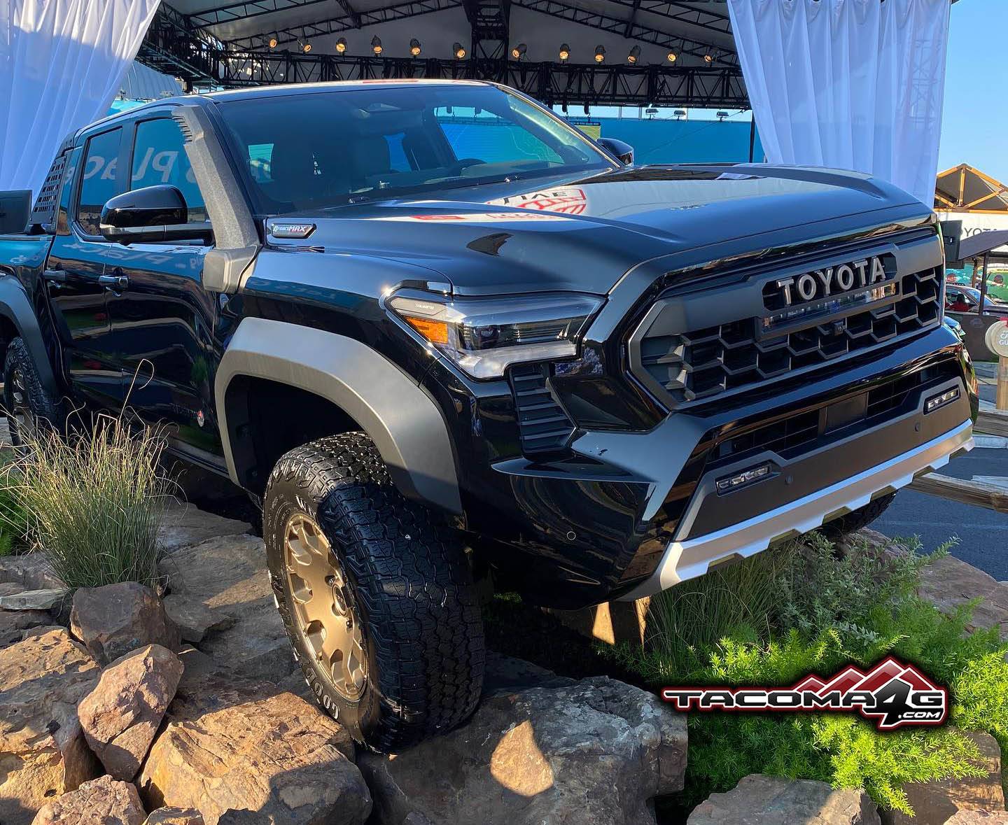 2024 Tacoma BLACK 2024 Tacoma Thread (4th Gen) black-2024-tacoma-trailhunter-4-