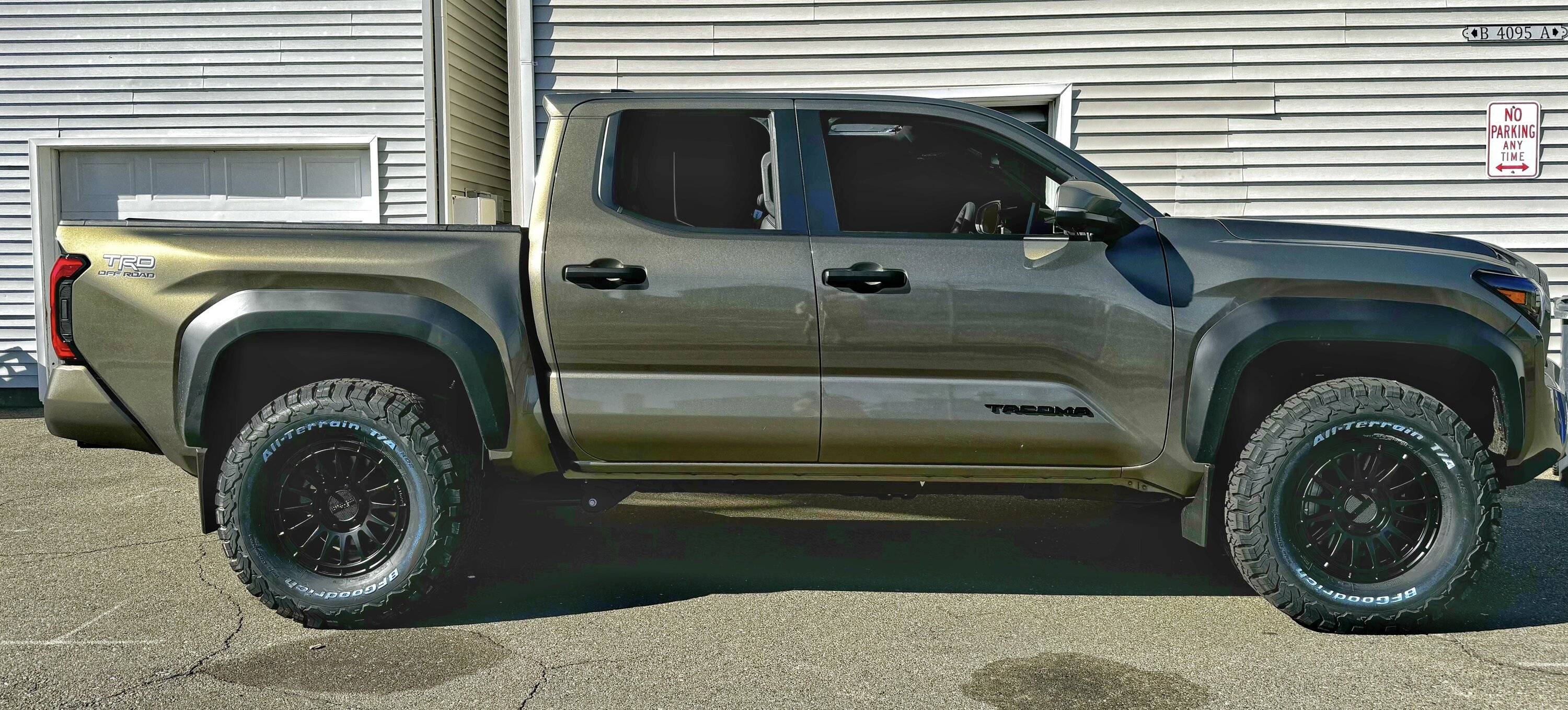 2024 Tacoma TRD Off-Road stock suspension with 295/70R17 (33.3”) on 17” Method 314 (+25 offset), No rubbing! IMG_0265