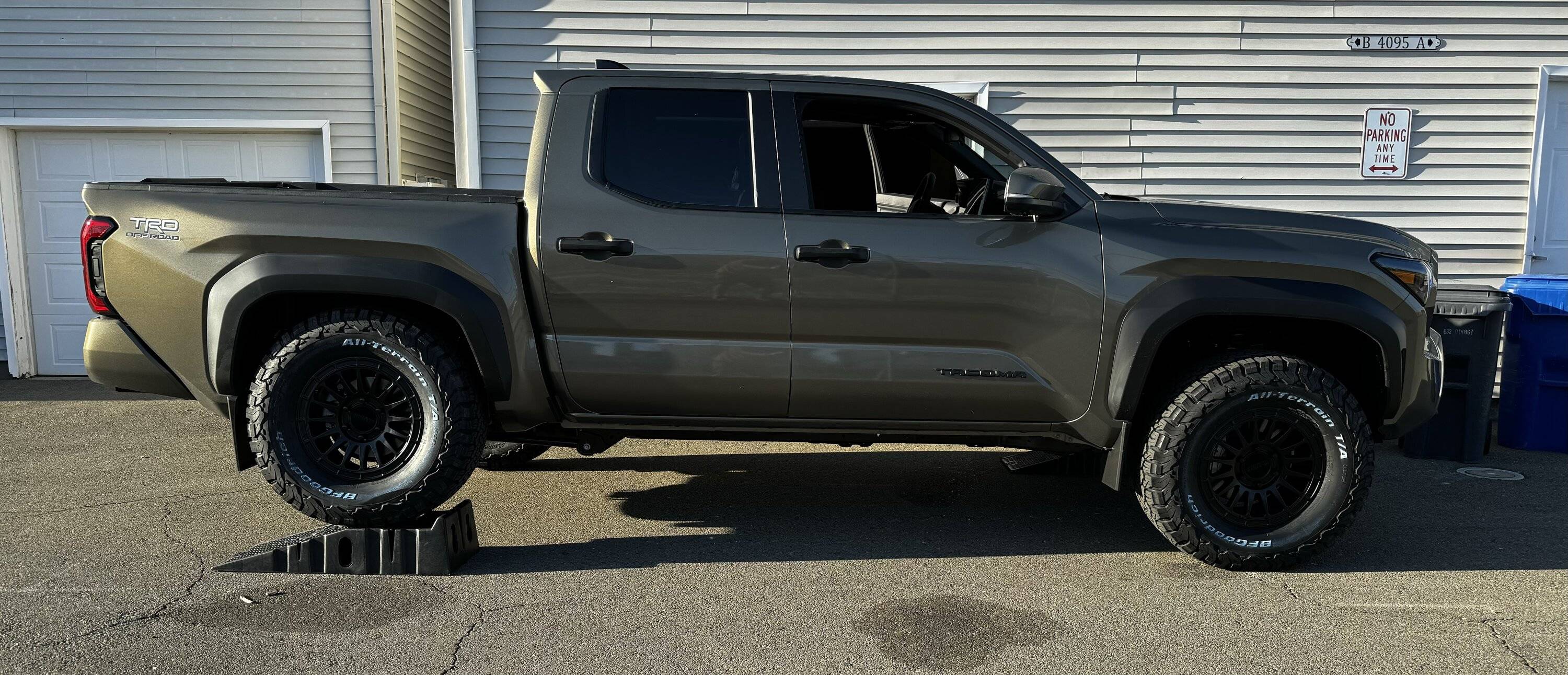 2024 Tacoma TRD Off-Road stock suspension with 295/70R17 (33.3”) on 17” Method 314 (+25 offset), No rubbing! IMG_0272