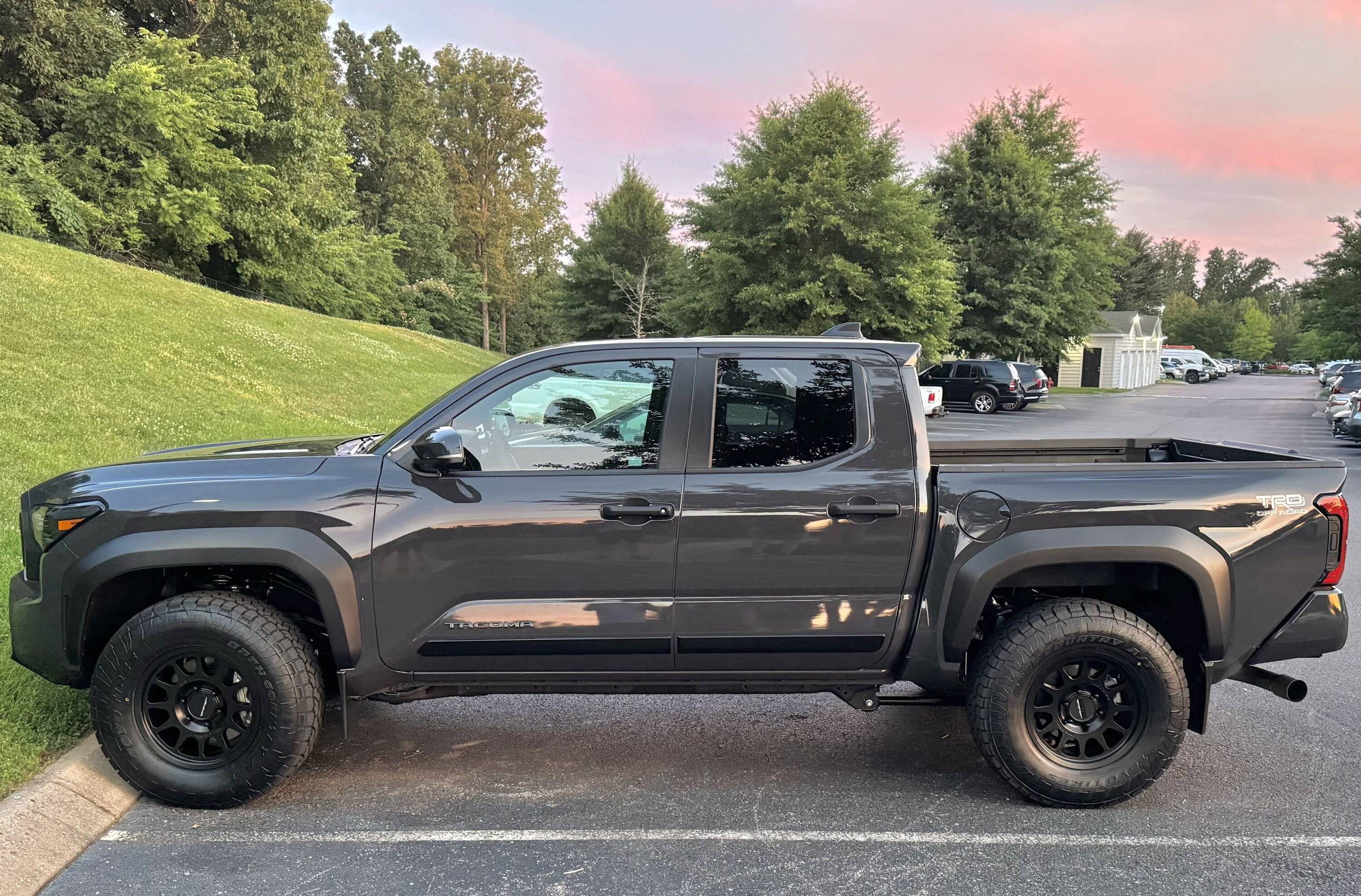 2024 Tacoma Method 703 wheels + Toyo Open Country A/T III 285/70/17 tires installed IMG_0533