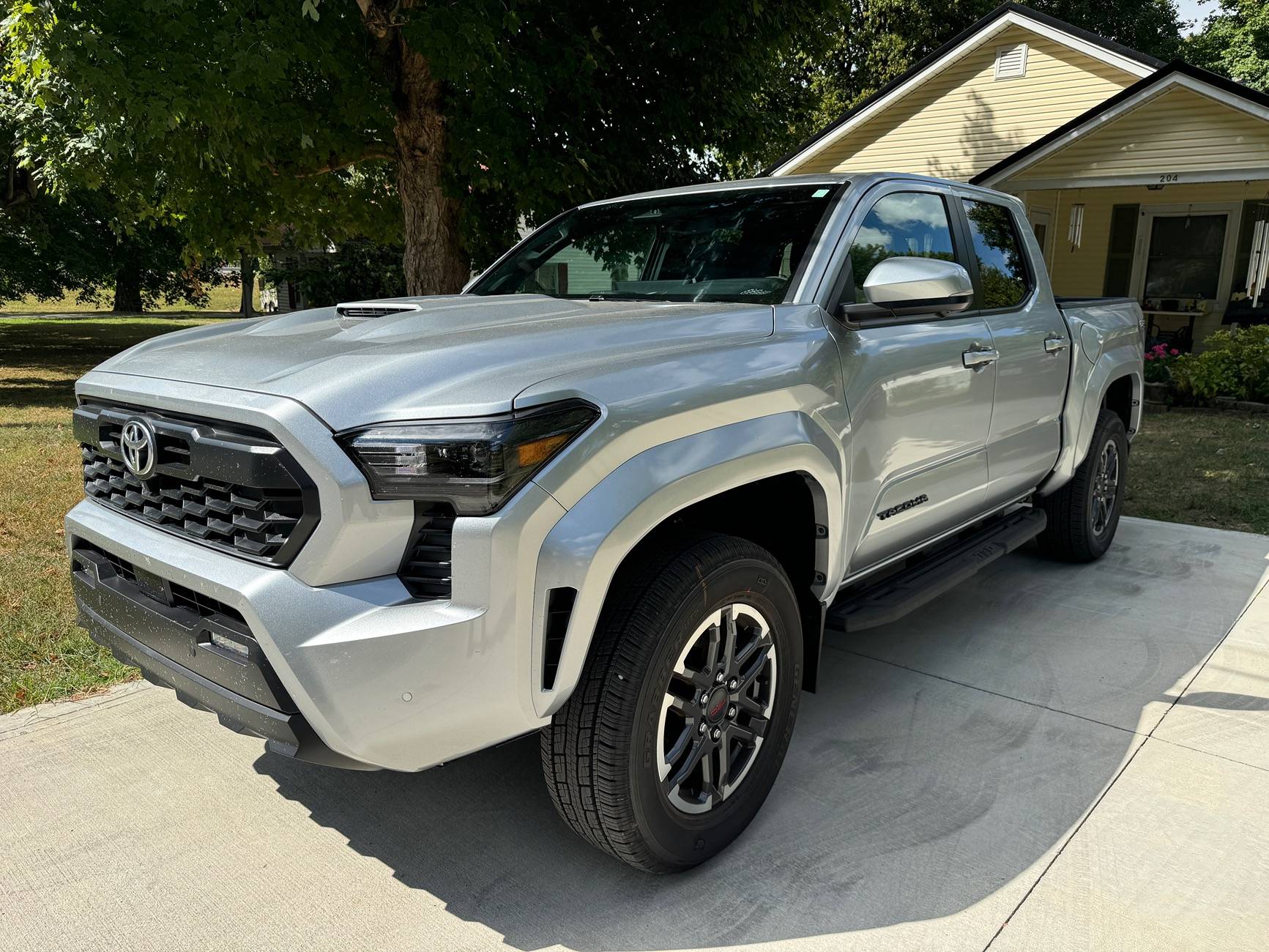 2024 Tacoma CELESTIAL SILVER METALLIC 2024 Tacoma Thread (4th Gen) IMG_0906