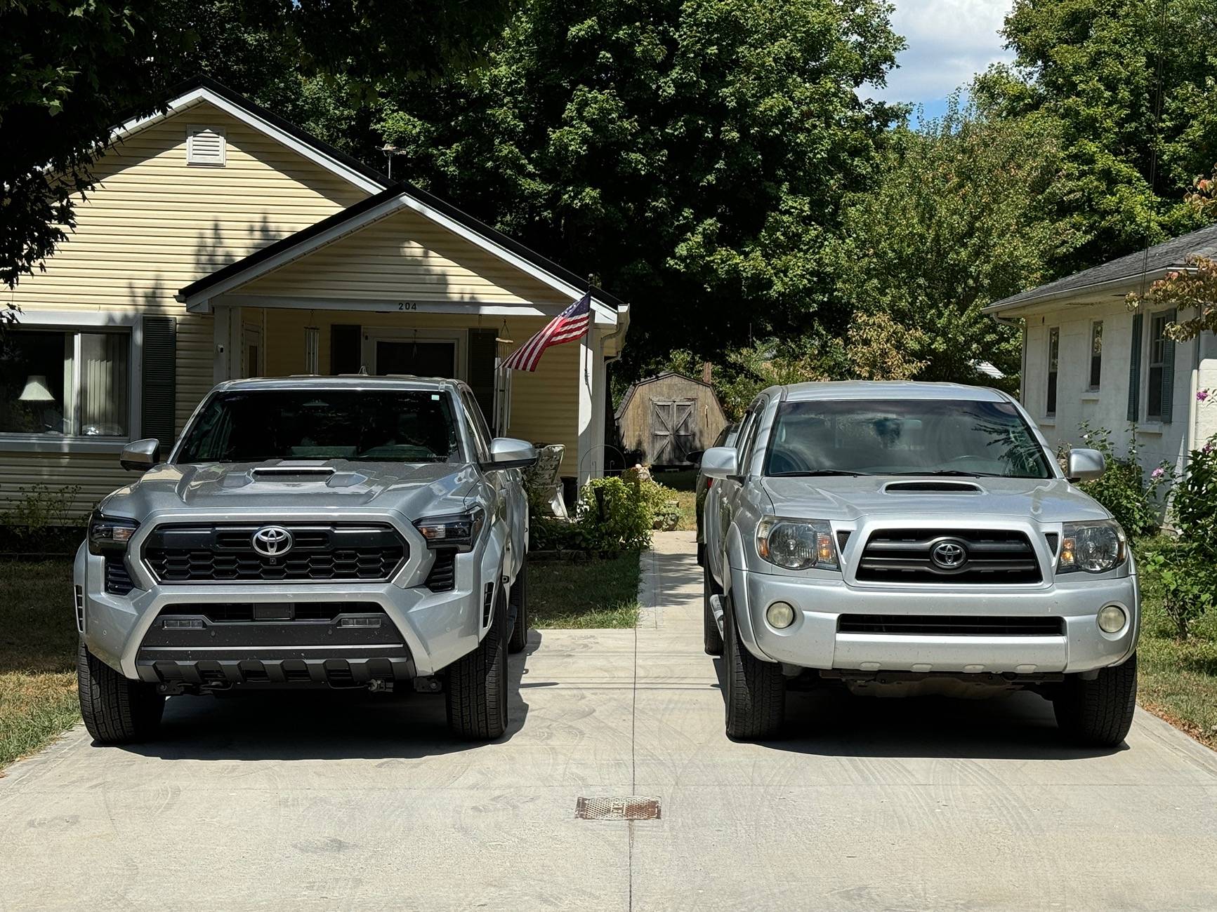 2024 Tacoma CELESTIAL SILVER METALLIC 2024 Tacoma Thread (4th Gen) IMG_0936