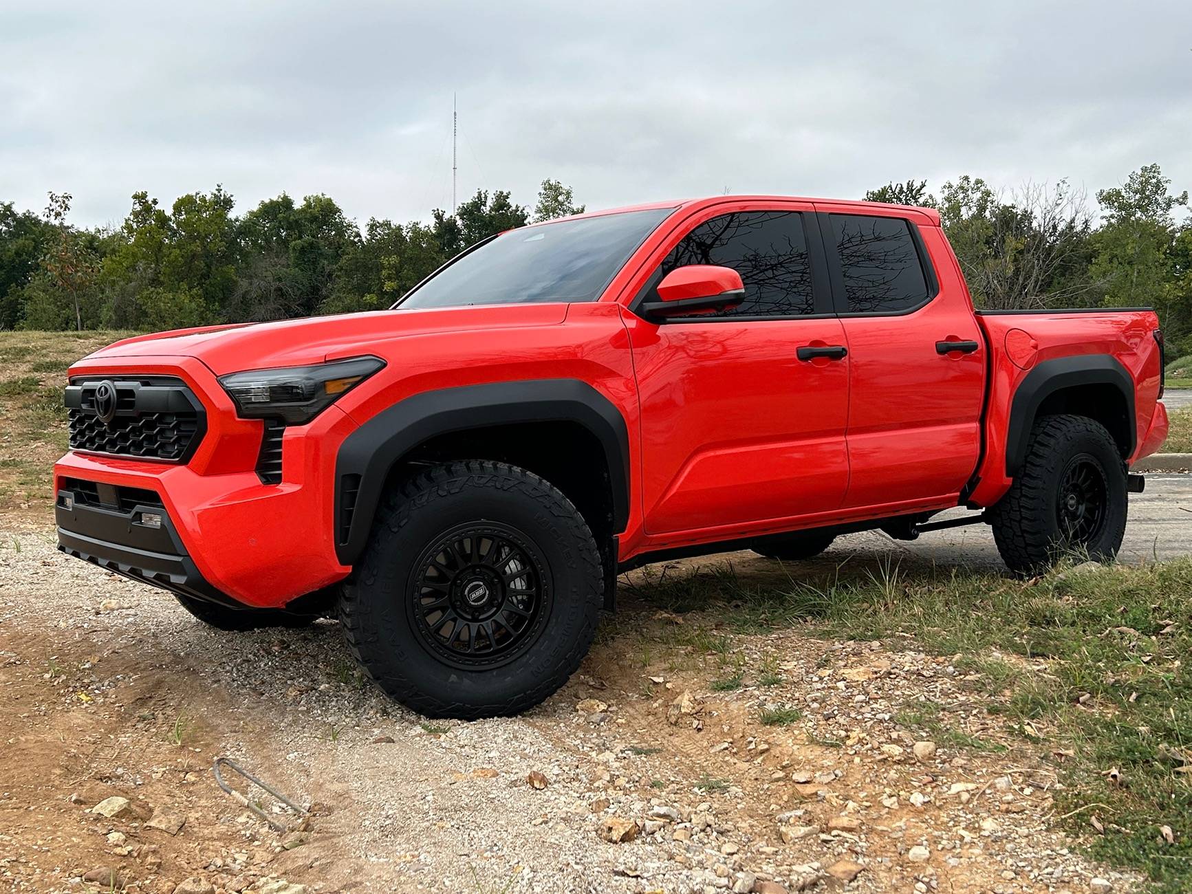 2024 Tacoma 265 vs 285’s on stock suspension IMG_1076