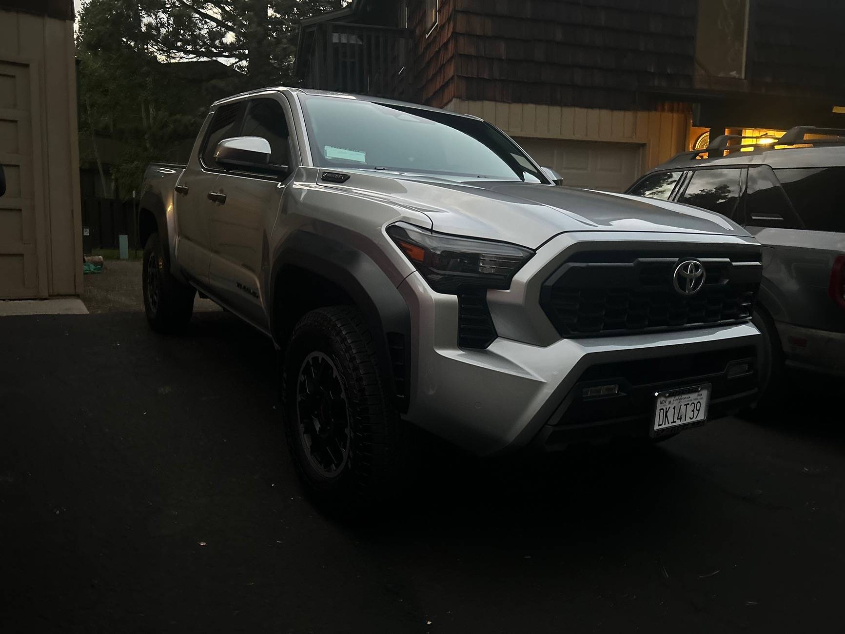 2024 Tacoma CELESTIAL SILVER METALLIC 2024 Tacoma Thread (4th Gen) IMG_1140