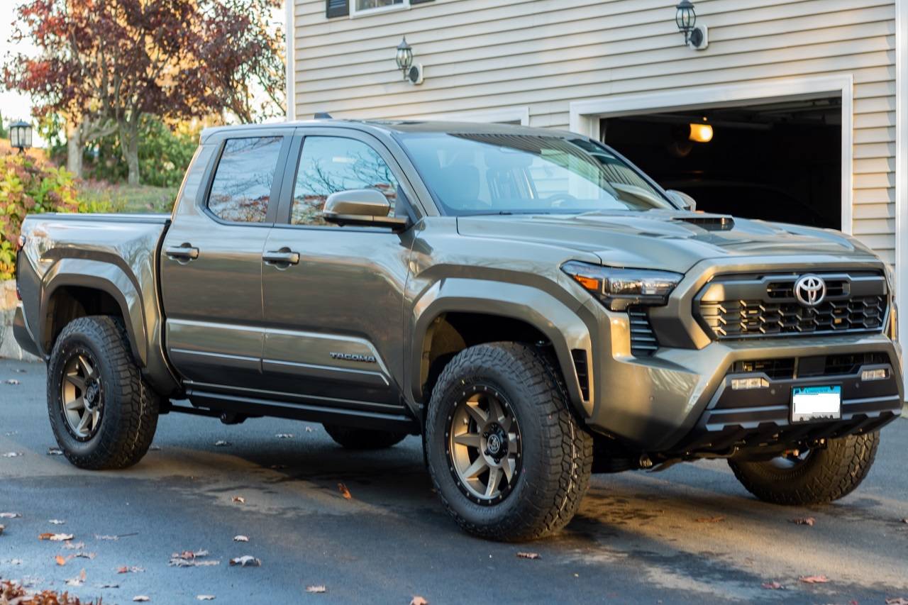 2024 Tacoma TRD Sport with 265/70/R18 Falken WildPeak AT4Ws on ICON Alloys Rebounds (no lift) IMG_1215