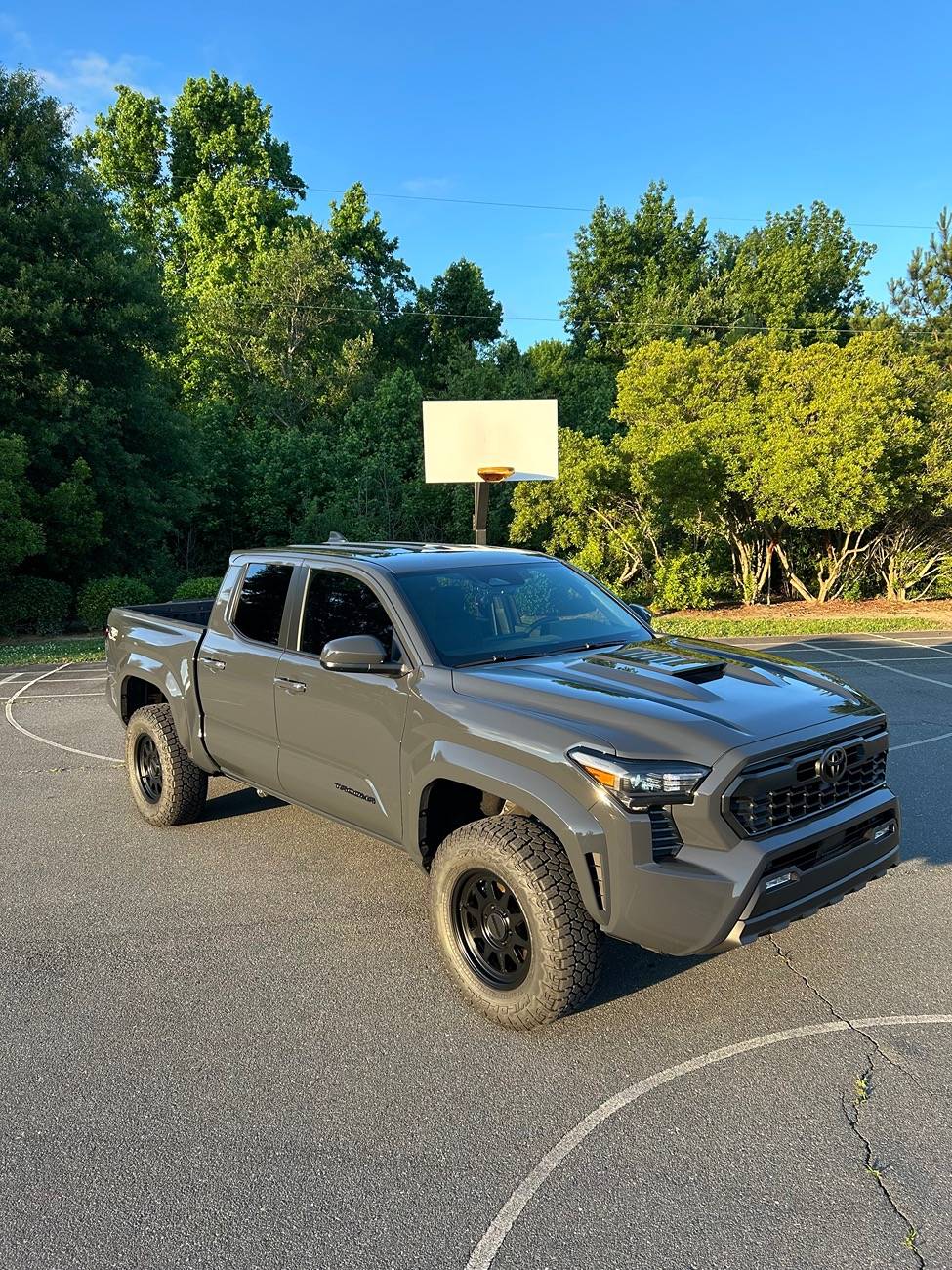 2024 Tacoma 265 vs 285’s on stock suspension IMG_1274