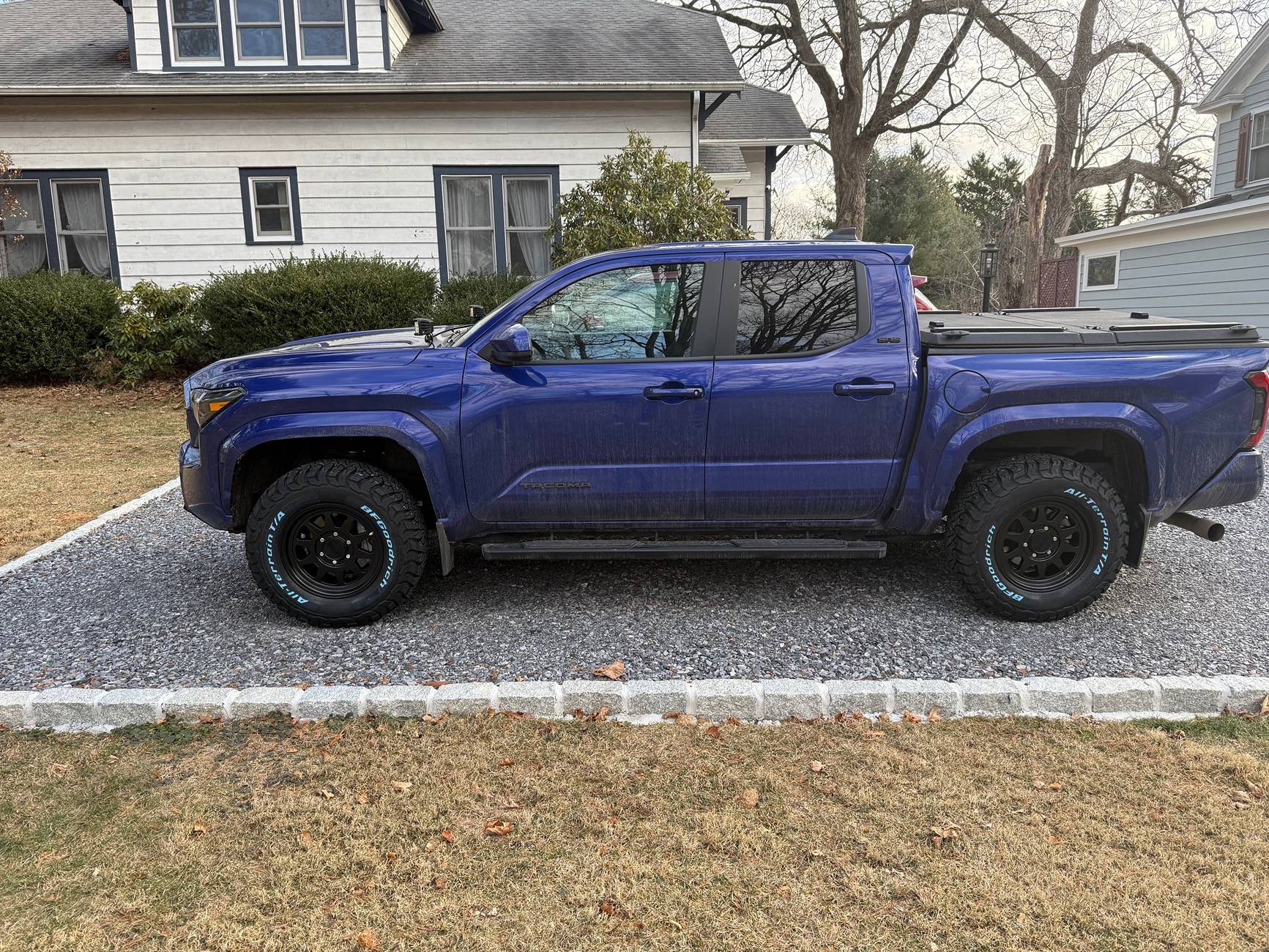 2024 Tacoma Photos of SR5's with 265/70/17 and +25 wheels. IMG_1617