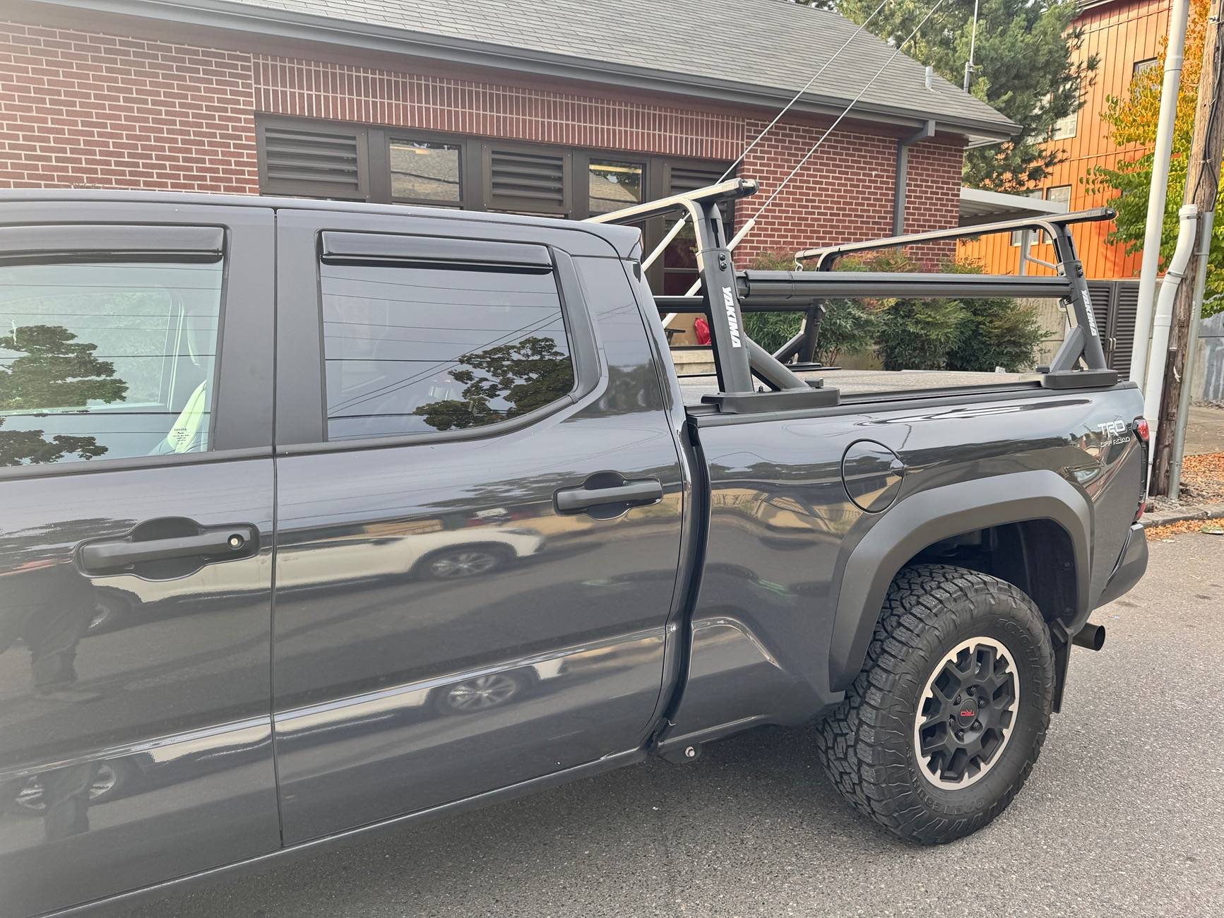 2024 Tacoma Retrax tonneau with bed rack? IMG_1651