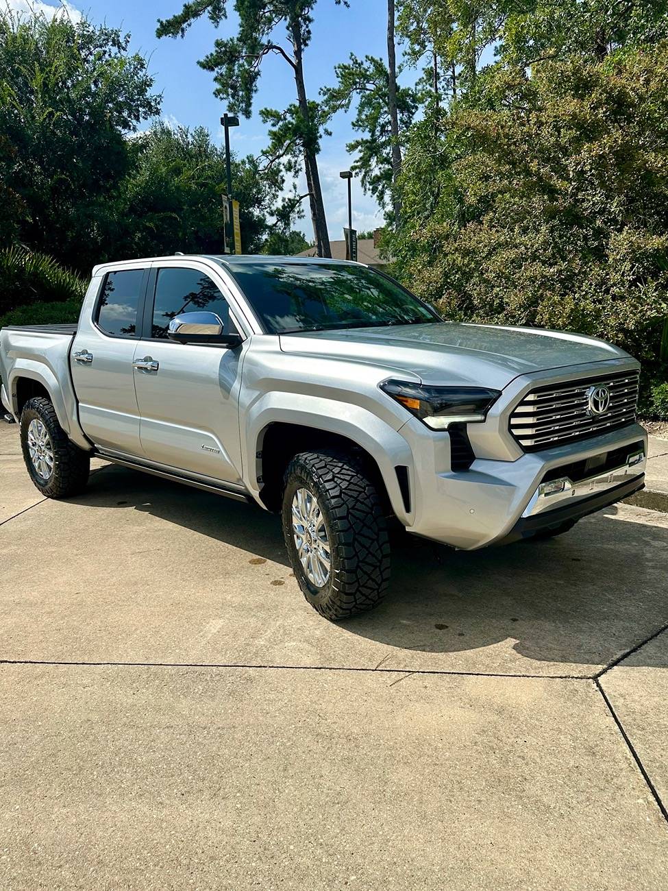 2024 Tacoma Upgrade tire size to 285/60 R18 on TRD Sport without lift? IMG_2366