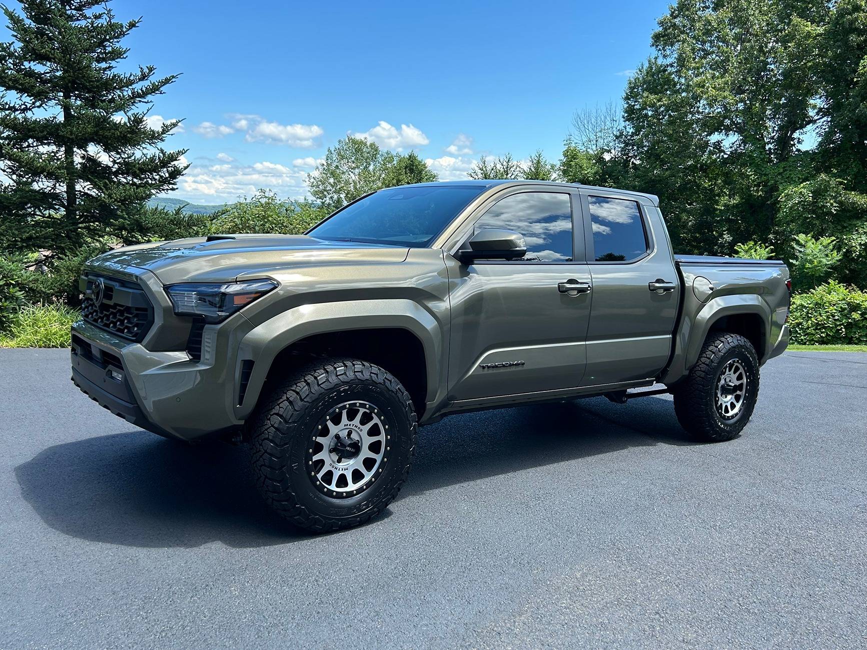 2024 Tacoma TRD Off-Road stock suspension with 295/70R17 (33.3”) on 17” Method 314 (+25 offset), No rubbing! IMG_3102