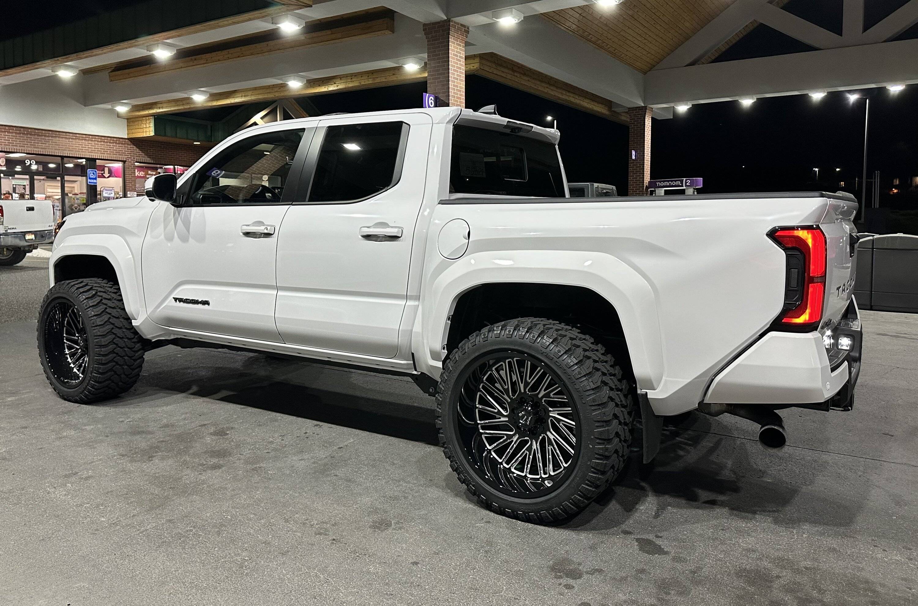 2024 Tacoma -44 22 inch wheels on 33s... IMG_3454