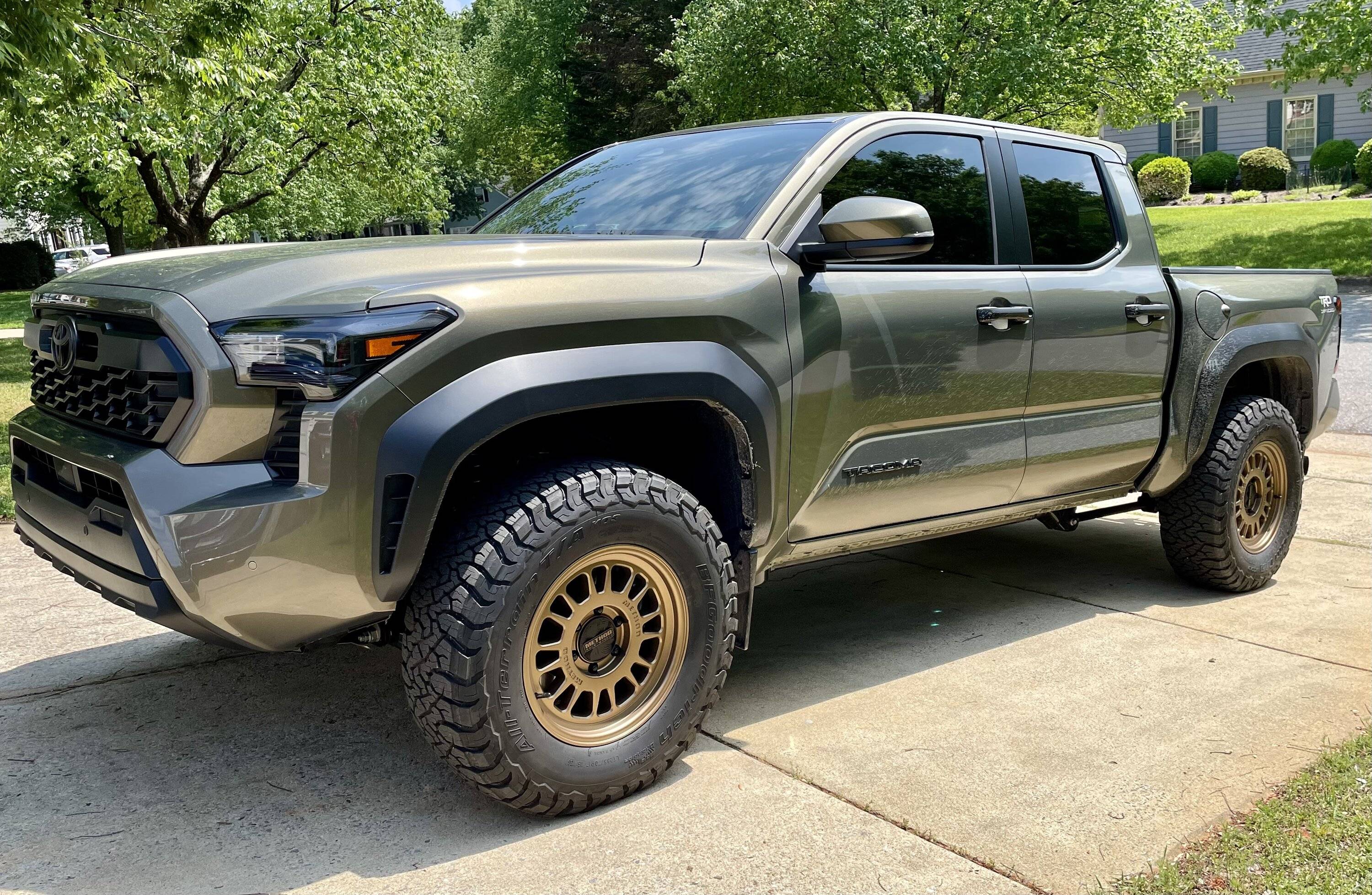 2024 Tacoma Method 318 +25 offset wheels w/ BFG KO3 = flush with fender flares IMG_3503