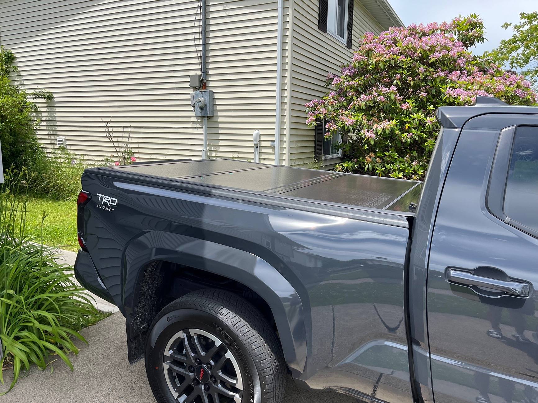 2024 Tacoma Tonneau Cover Recommendations? IMG_7436