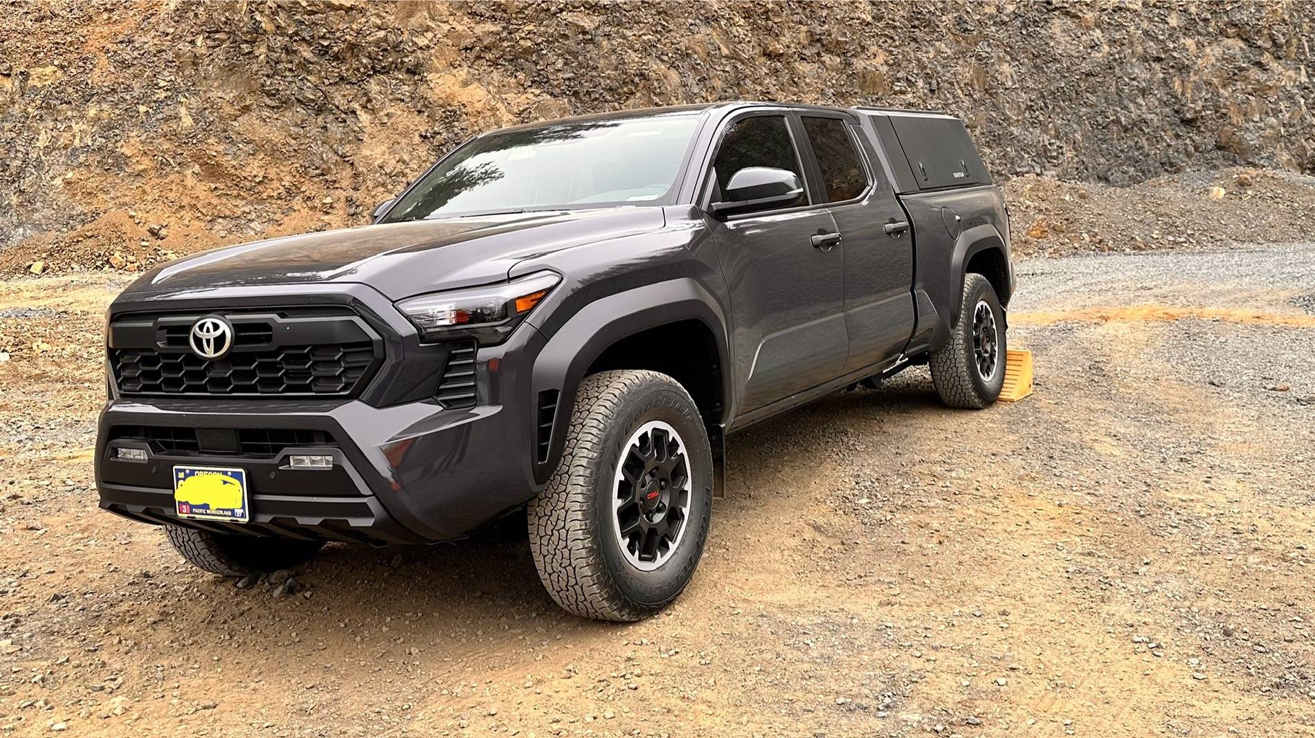 2024 Tacoma SmartCap EVO Bed Cap installed on 2024 Tacoma TRD Off-Road IMG_7538