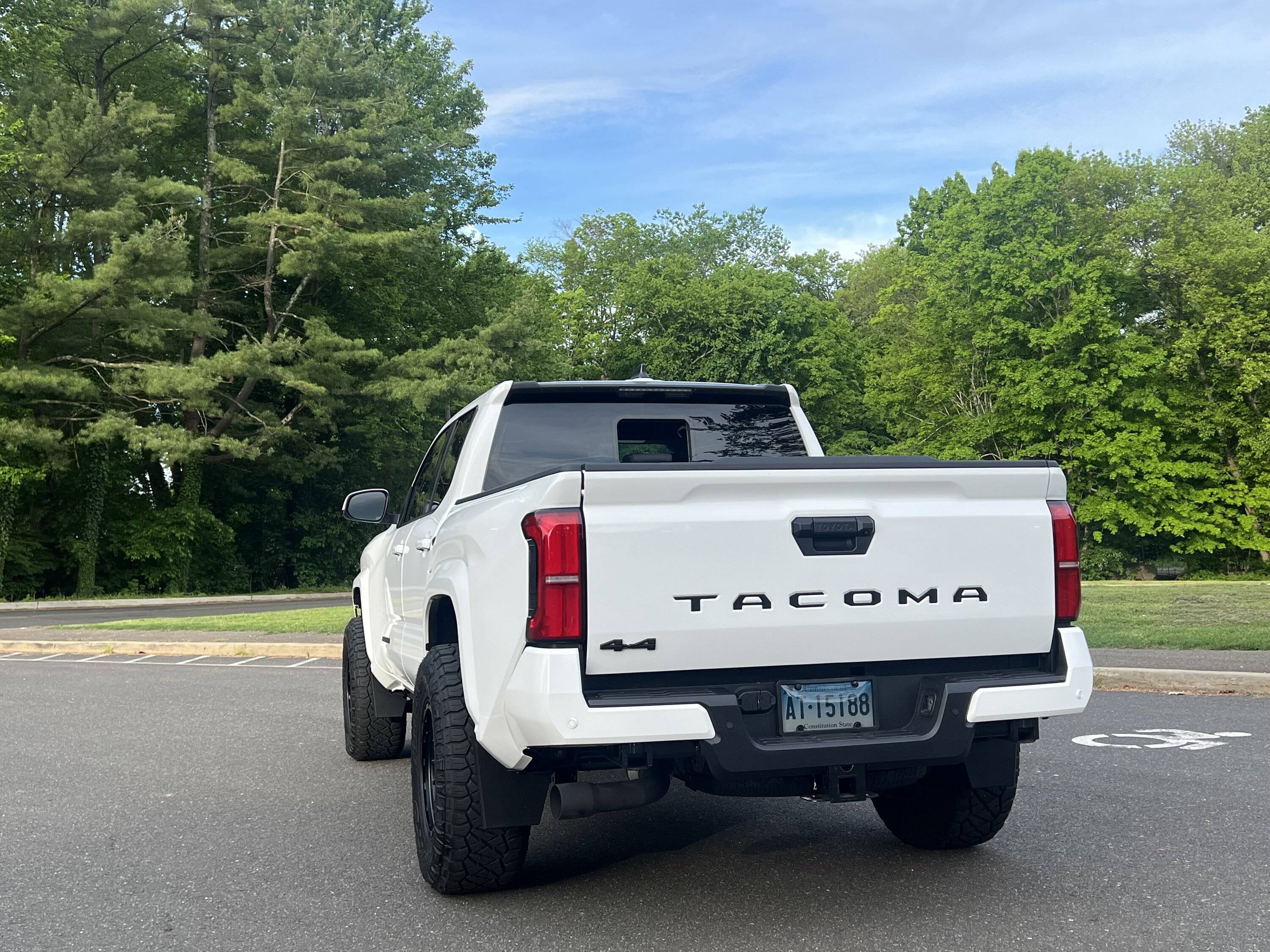 2024 Tacoma Rough Country Level + 285/70/17 tires sitting on KMC +18 wheels IMG_8074