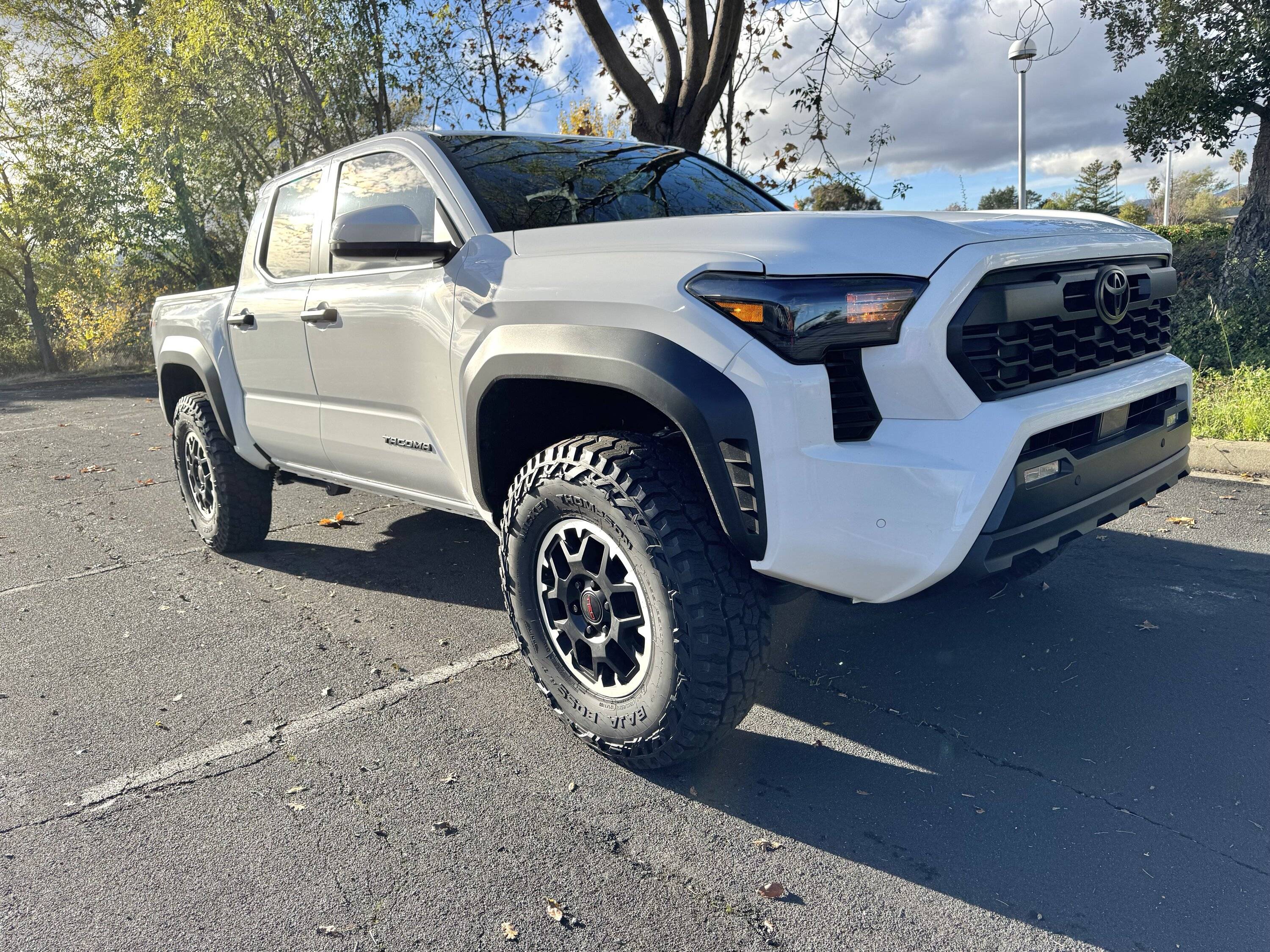 2024 Tacoma Mickey Thompson Baja Boss ATs 35x10R17 (255/85/17) IMG_9526