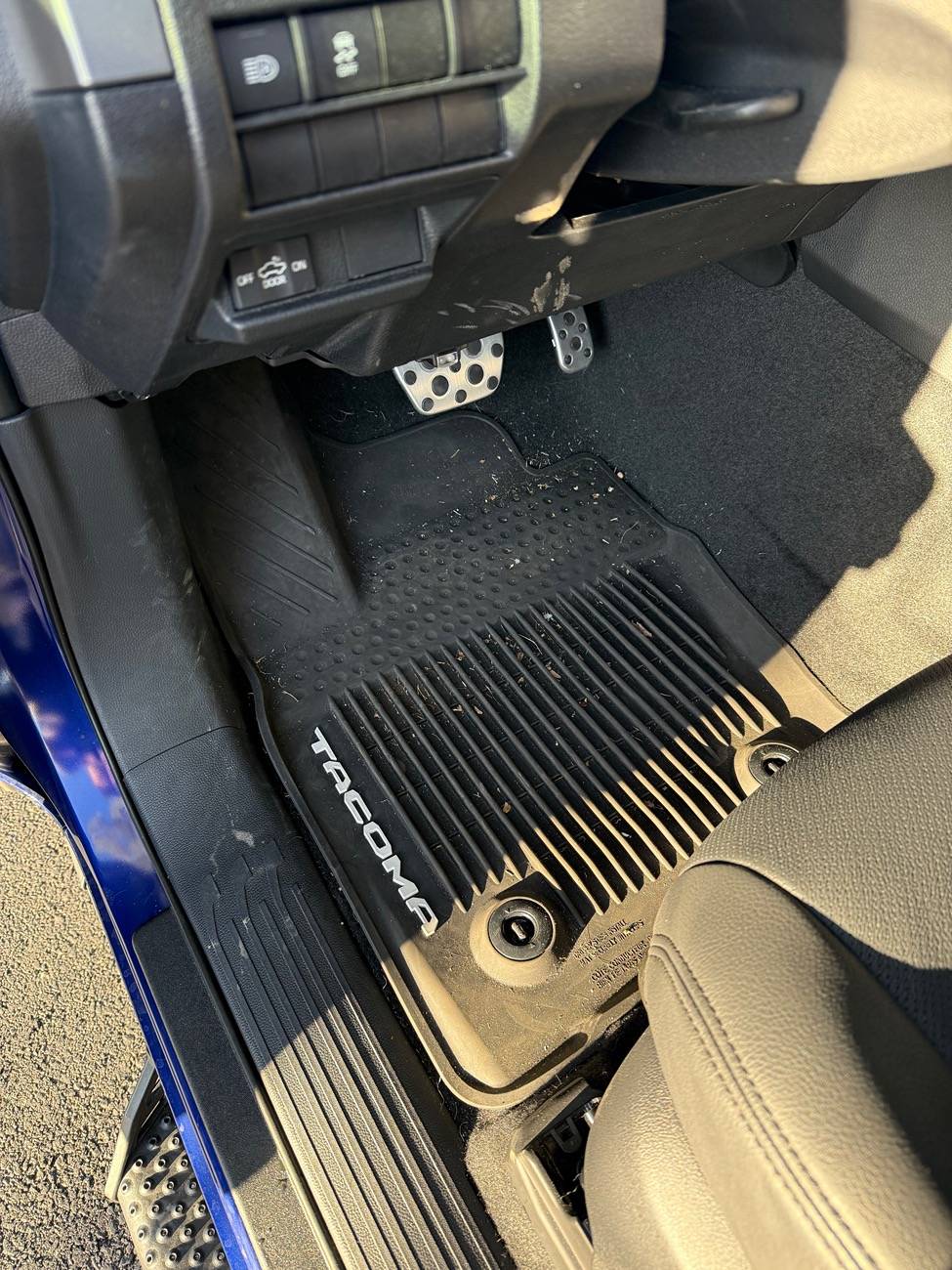 2024 Tacoma 3Wliners Floor Mats Mini Review and OEM Comparison IMG_9732