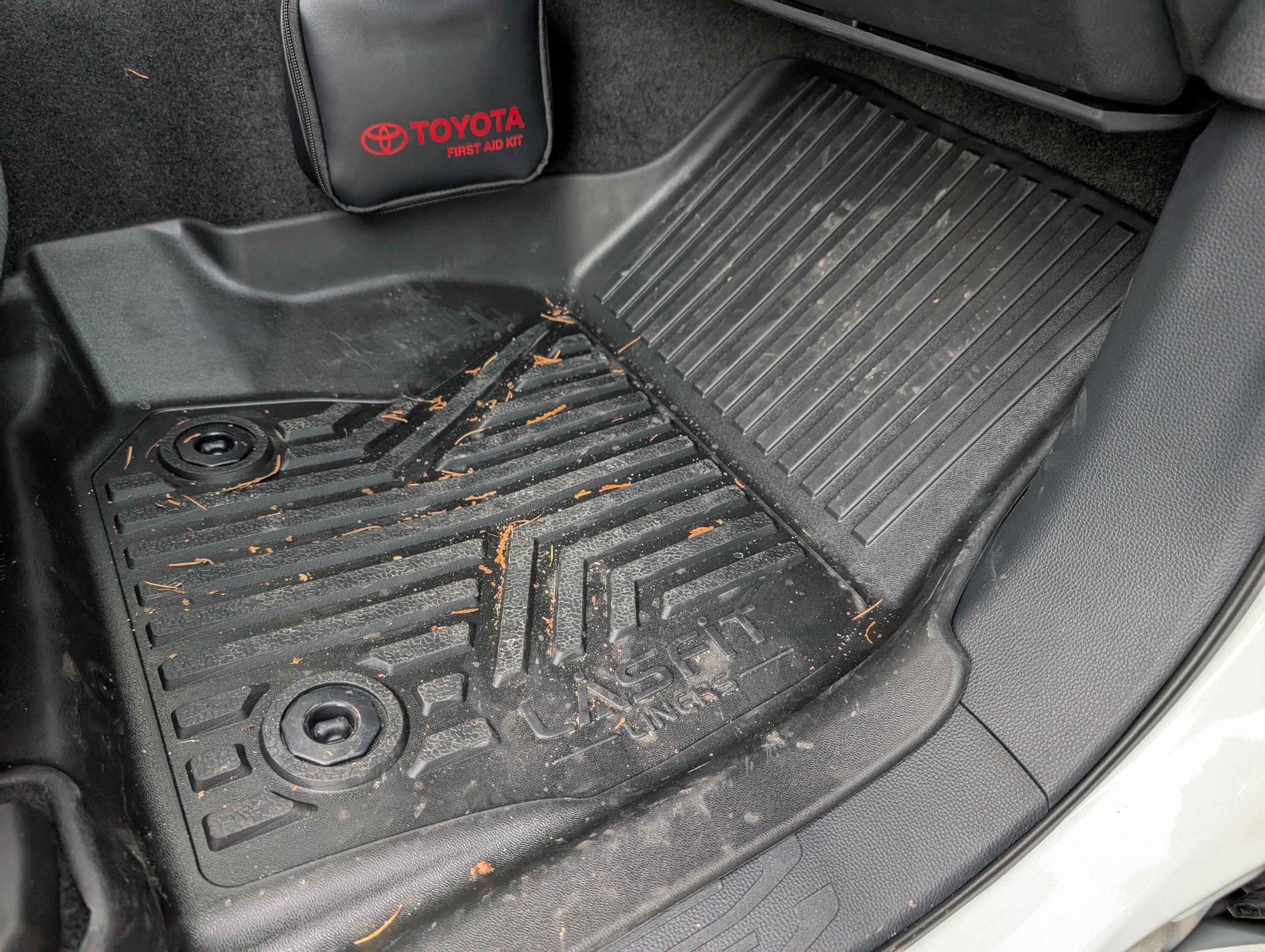 2024 Tacoma Lasfit all weather floormats crush the PNW rain and snow PXL_20241201_234409383