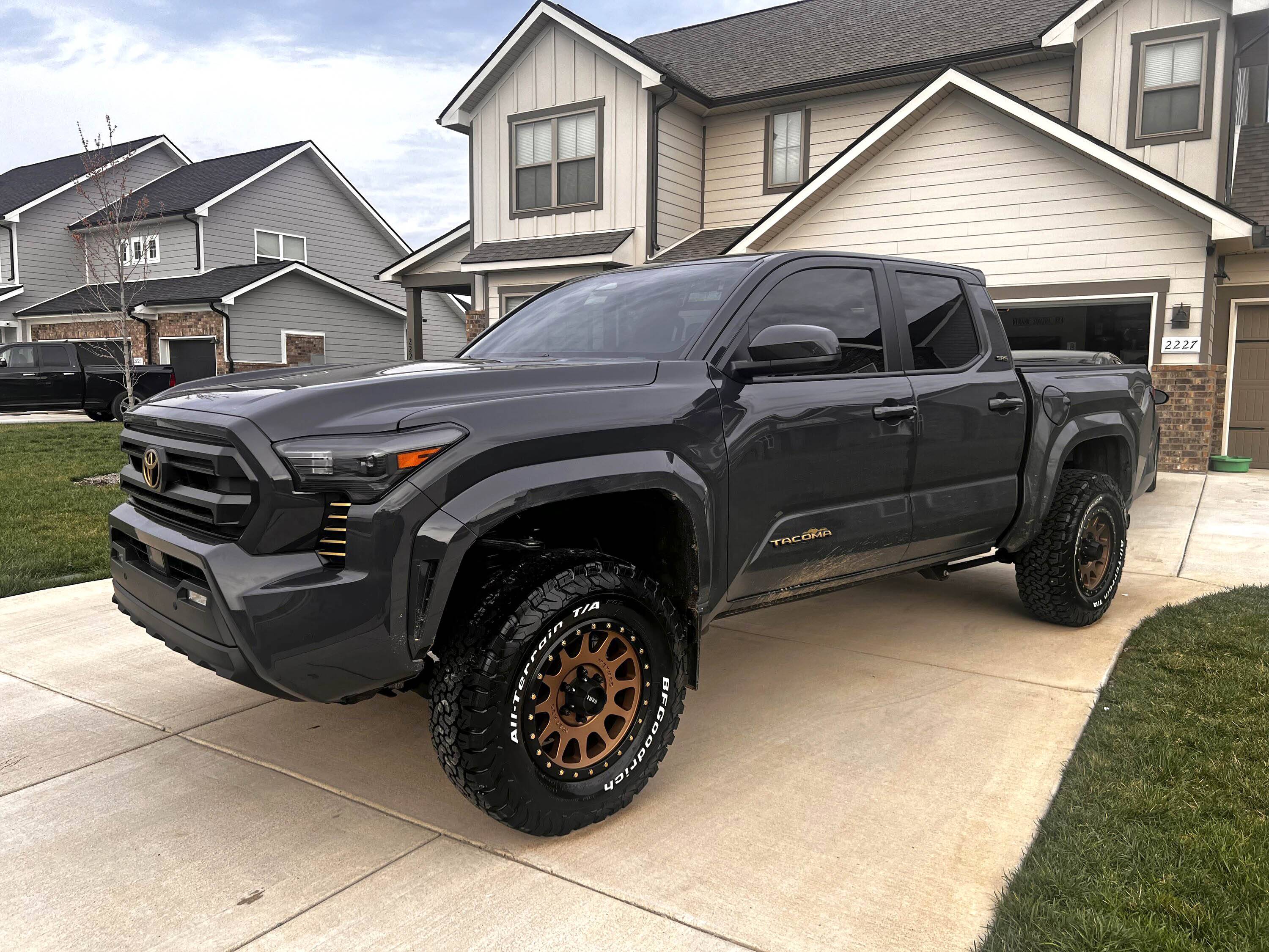 2024 Tacoma UNDERGROUND 2024 Tacoma Thread (4th Gen) Underground 4th Gen Tacoma SR5 on Readylift 1.5%22 lift kit, Method 305 wheels, 275:70:17 tire