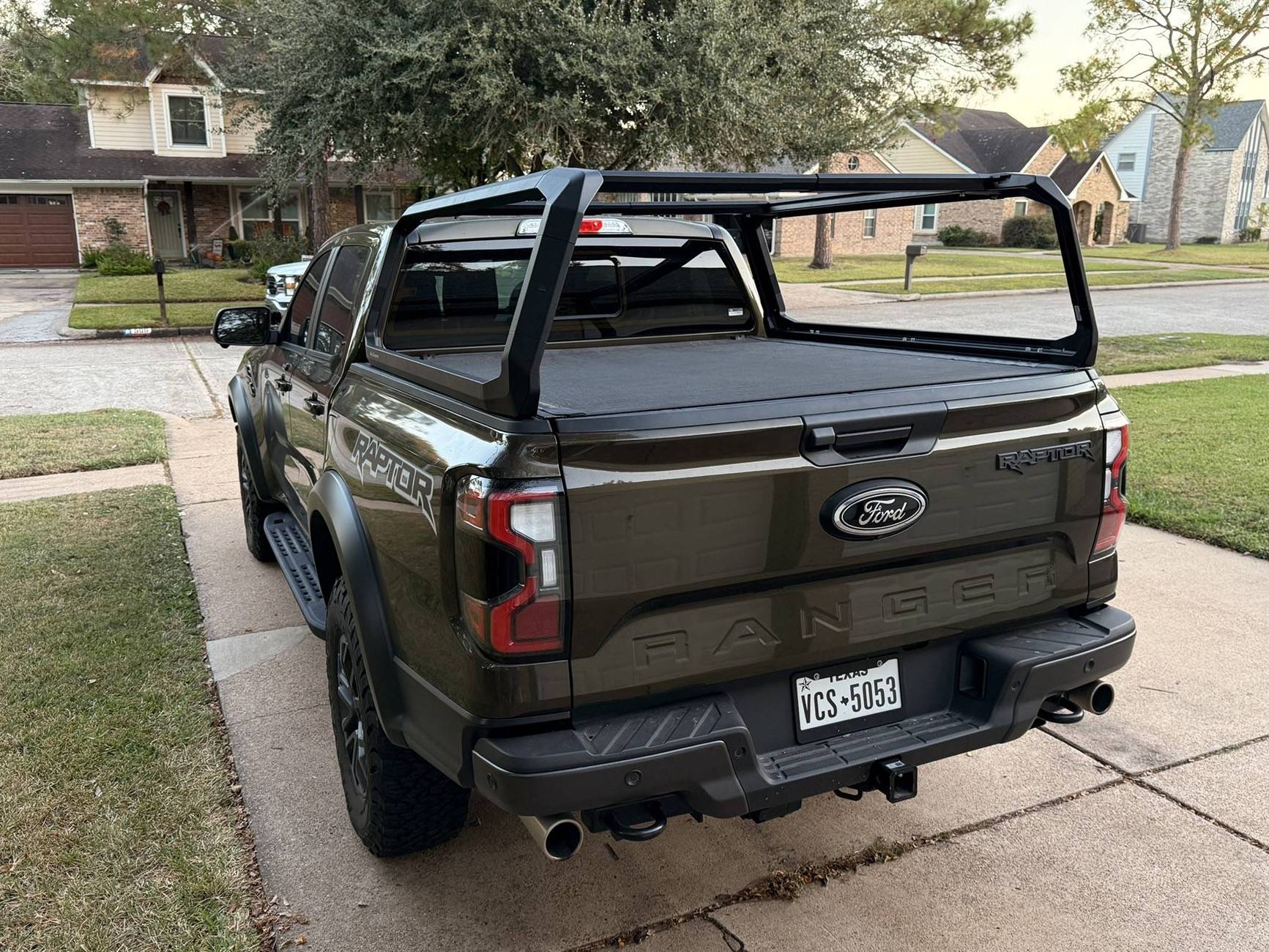 2024 Tacoma Back racks compatible with OEM hard tri-fold cover? voYyoqV