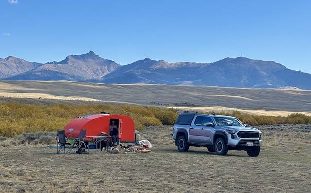 2024 Tacoma SmartCap EVO Bed Cap installed on 2024 Tacoma TRD Off-Road xXIwuDo