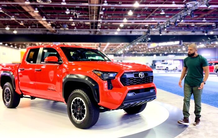 Videos: 2024 Tacoma TRD OFF-ROAD Interior & Exterior Hands-On Reviews at Detroit Autoshow