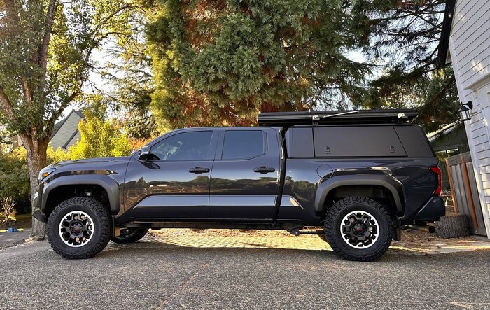 Installed Readylift 2.5" SST Lift and BF Goodrich K03 285/70R17 on stock TRD Offroad Wheels