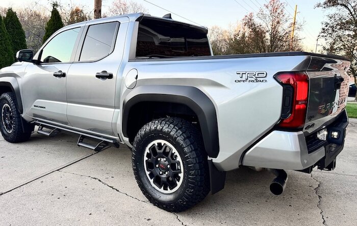 New tires and steps: 33” Nitto Ridge Grappler tires and predator steps