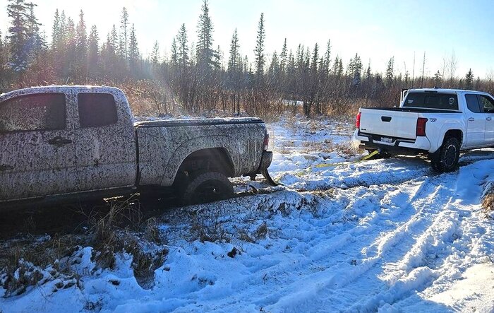 OHV Trail Hunting - 2nd and 4th Gen, Guess who got stuck first.